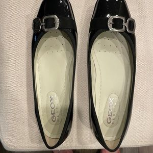Black patent leather Geox respira flats